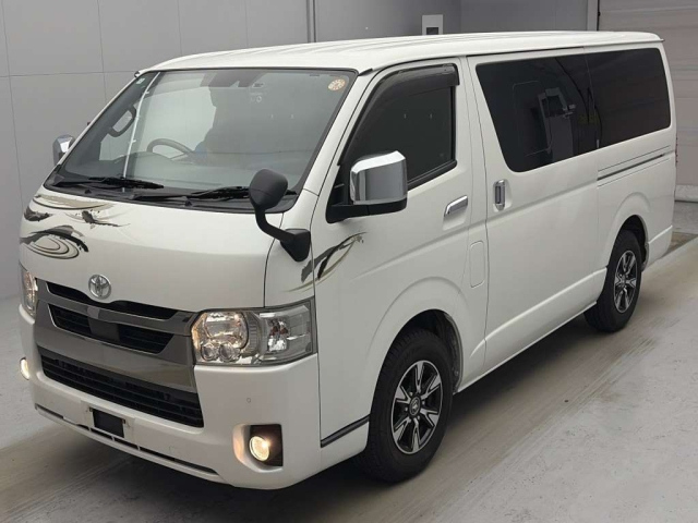 TOYOTA HIACE — фото