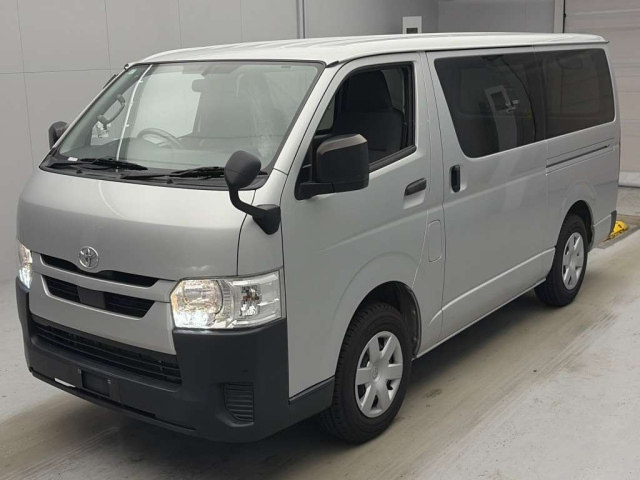TOYOTA HIACE — фото