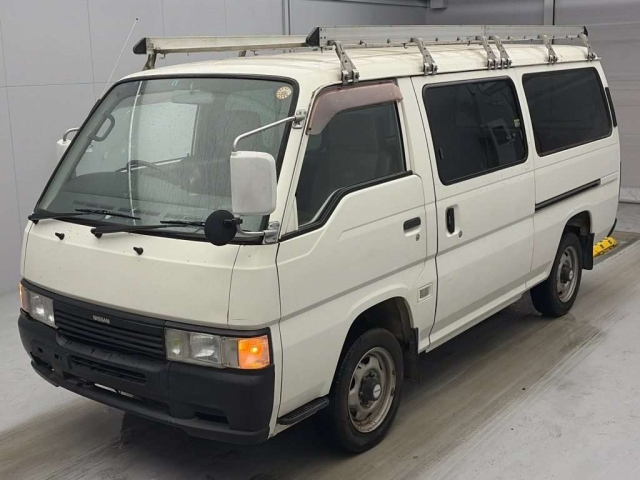 NISSAN CARAVAN — фото