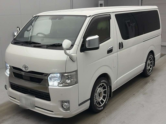 TOYOTA HIACE — фото