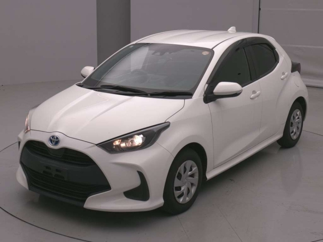TOYOTA YARIS — фото