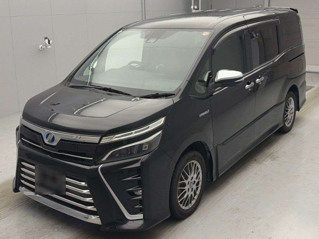 TOYOTA VOXY — фото
