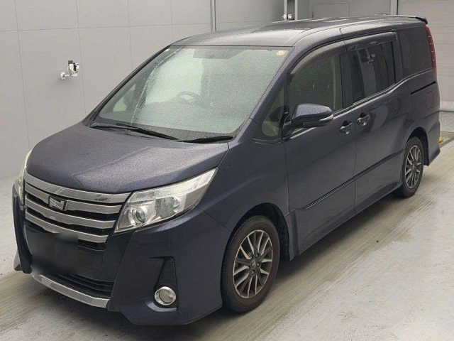 TOYOTA NOAH — фото