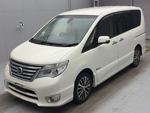 NISSAN SERENA — фото
