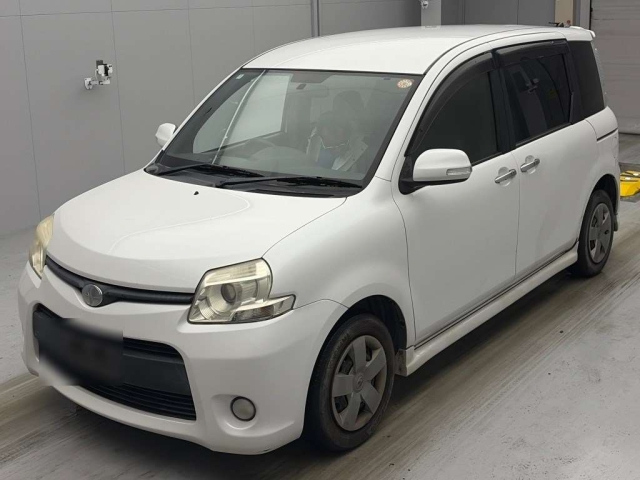 TOYOTA SIENTA — фото