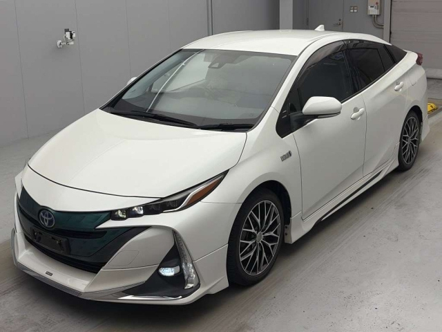 TOYOTA PRIUS — фото