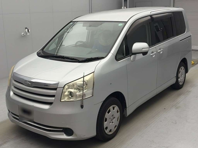 TOYOTA NOAH — фото
