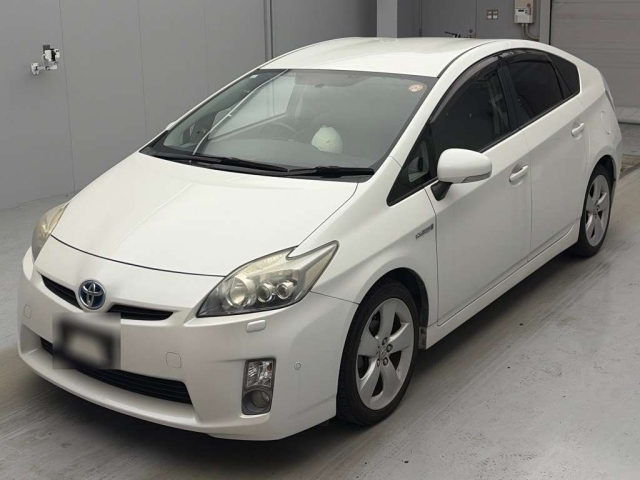 TOYOTA PRIUS — фото