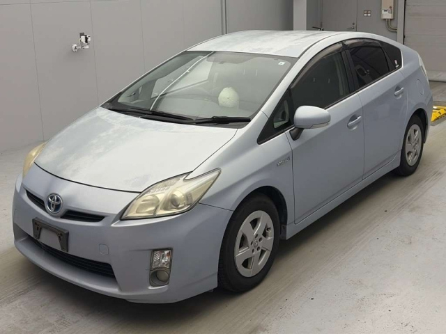 TOYOTA PRIUS — фото