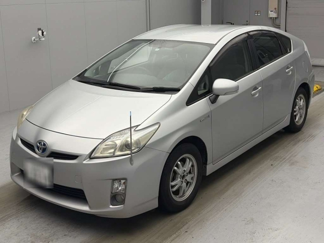 TOYOTA PRIUS — фото