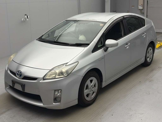 TOYOTA PRIUS — фото