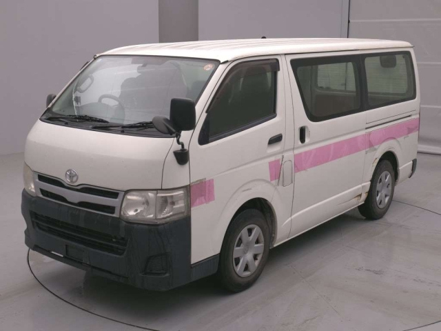 TOYOTA HIACE — фото