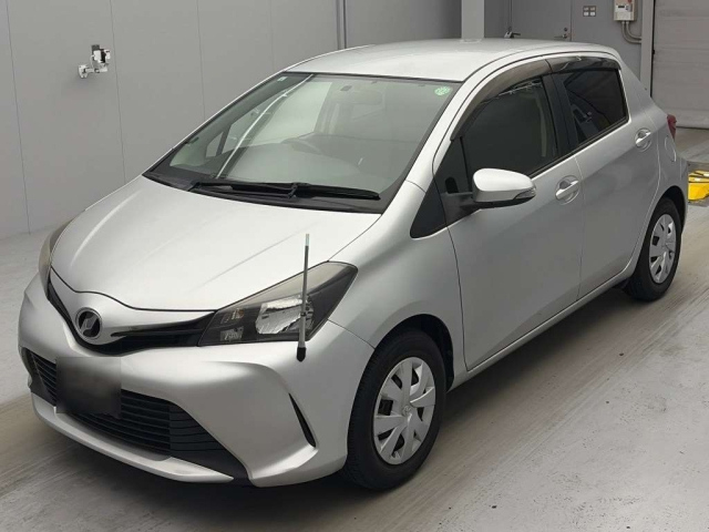 TOYOTA VITZ — фото