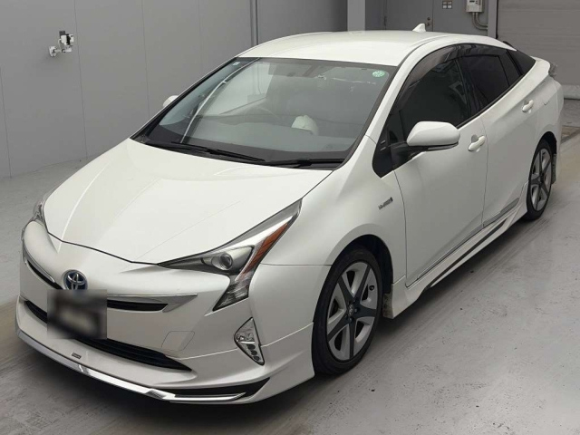TOYOTA PRIUS — фото