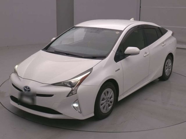 TOYOTA PRIUS — фото