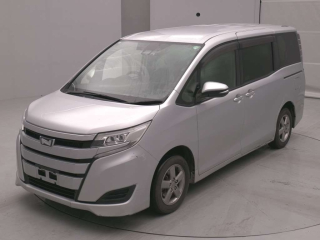 TOYOTA NOAH — фото