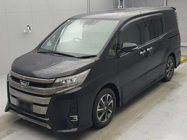 TOYOTA NOAH — фото