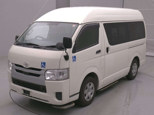 TOYOTA HIACE — фото