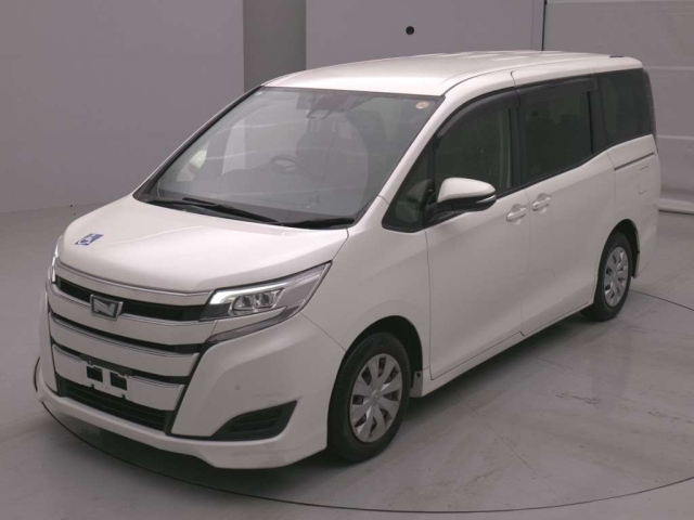 TOYOTA NOAH — фото