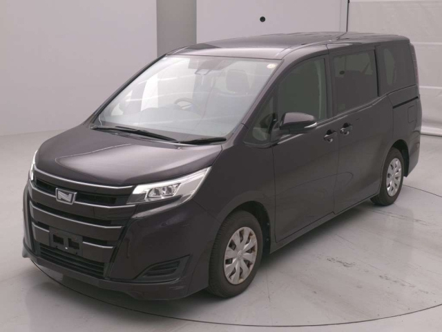 TOYOTA NOAH — фото