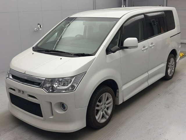 MITSUBISHI DELICA — фото