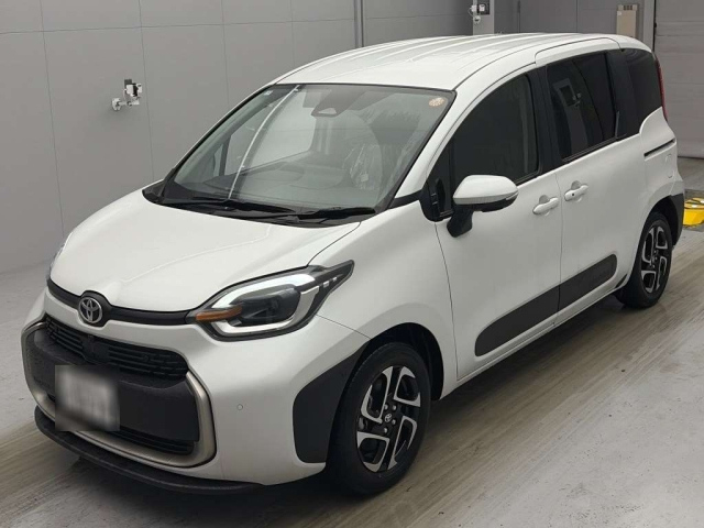 TOYOTA SIENTA — фото