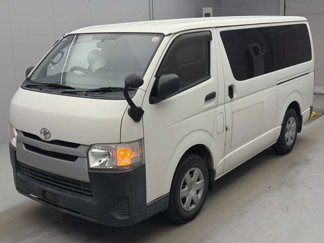 TOYOTA HIACE — фото
