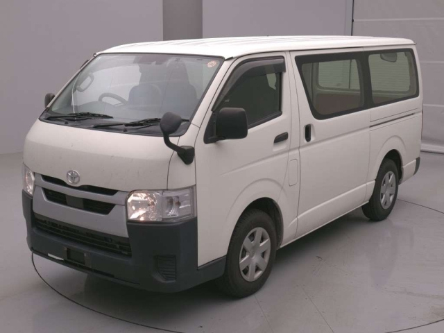TOYOTA HIACE — фото