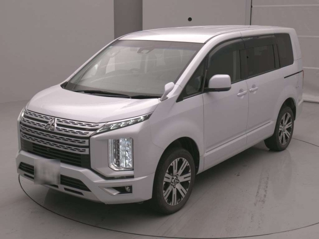MITSUBISHI DELICA — фото