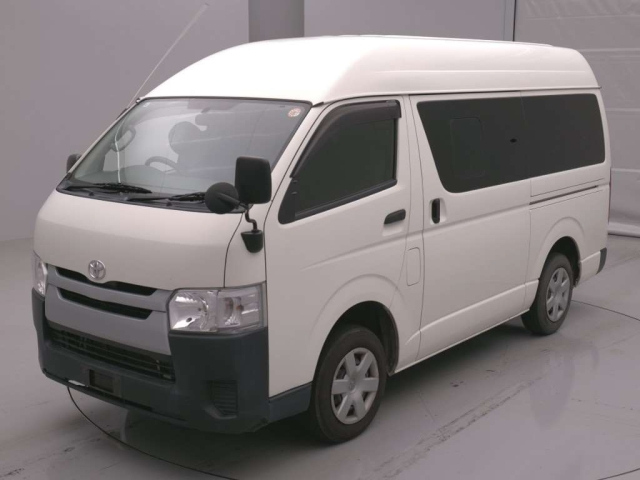 TOYOTA HIACE — фото