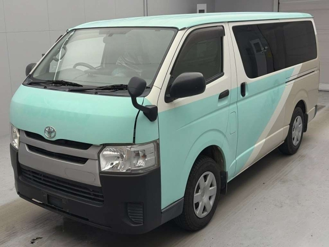 TOYOTA HIACE — фото