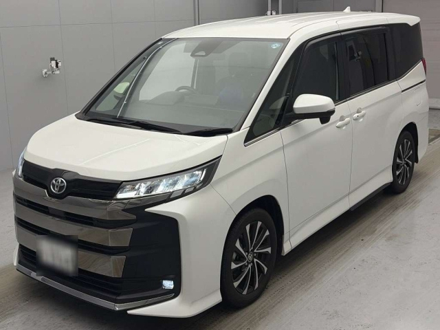 TOYOTA NOAH — фото