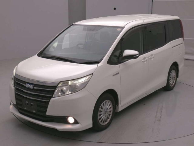 TOYOTA NOAH — фото