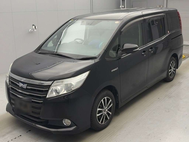 TOYOTA NOAH — фото