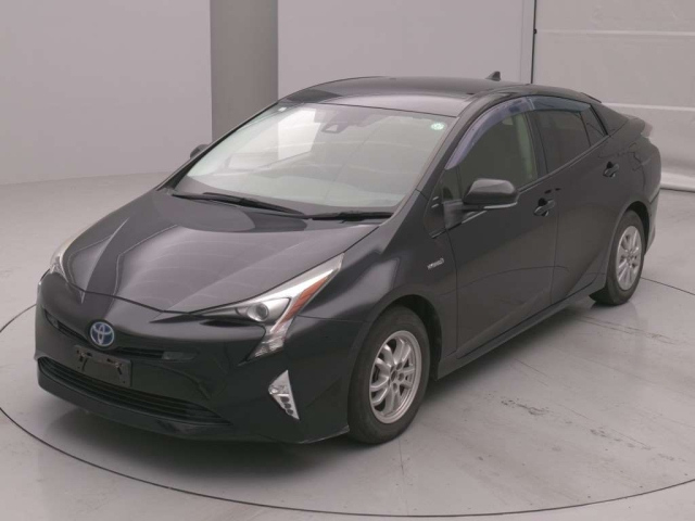TOYOTA PRIUS — фото
