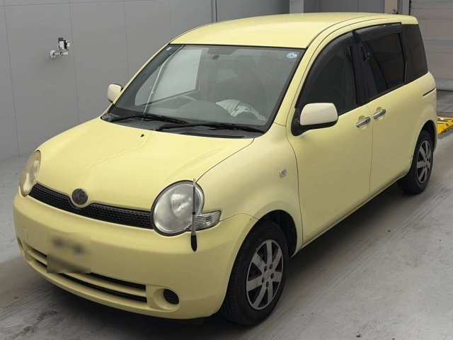 TOYOTA SIENTA — фото