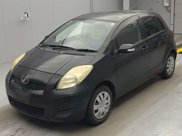 TOYOTA VITZ — фото