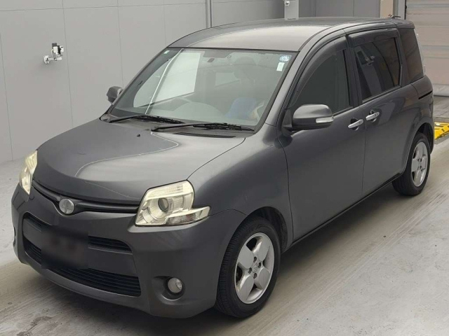 TOYOTA SIENTA — фото