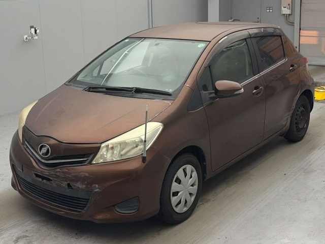 TOYOTA VITZ — фото