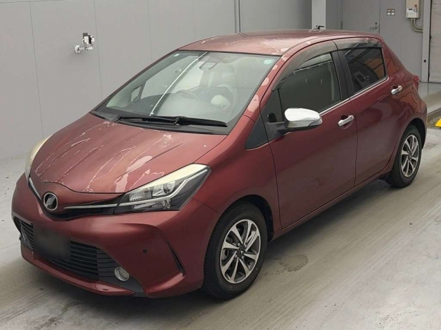 TOYOTA VITZ — фото