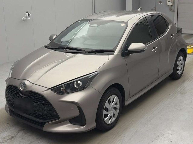 TOYOTA YARIS — фото