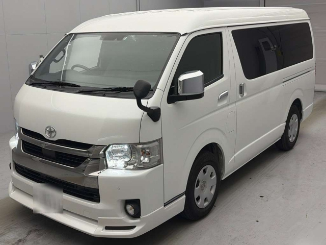 TOYOTA HIACE — фото