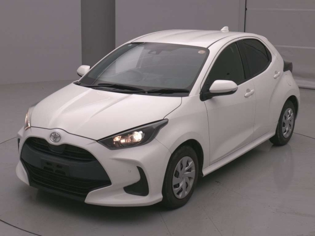 TOYOTA YARIS — фото