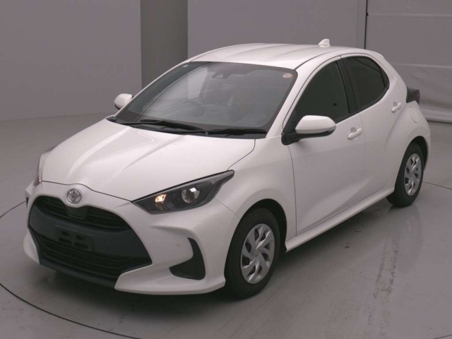 TOYOTA YARIS — фото