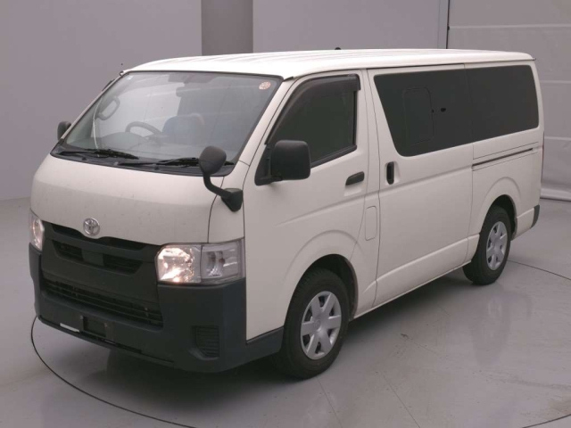 TOYOTA HIACE — фото