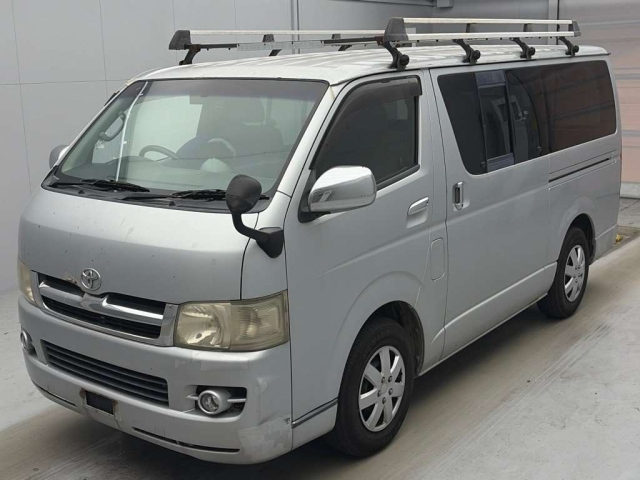 TOYOTA HIACE — фото