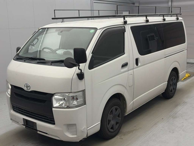TOYOTA HIACE — фото