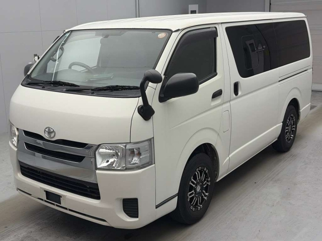TOYOTA HIACE — фото