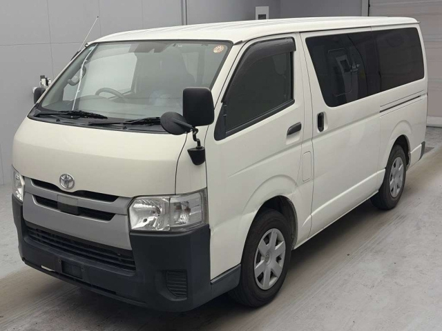 TOYOTA HIACE — фото
