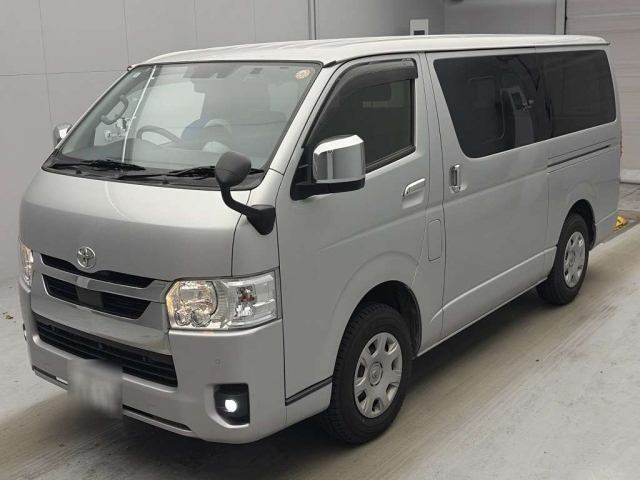 TOYOTA HIACE — фото